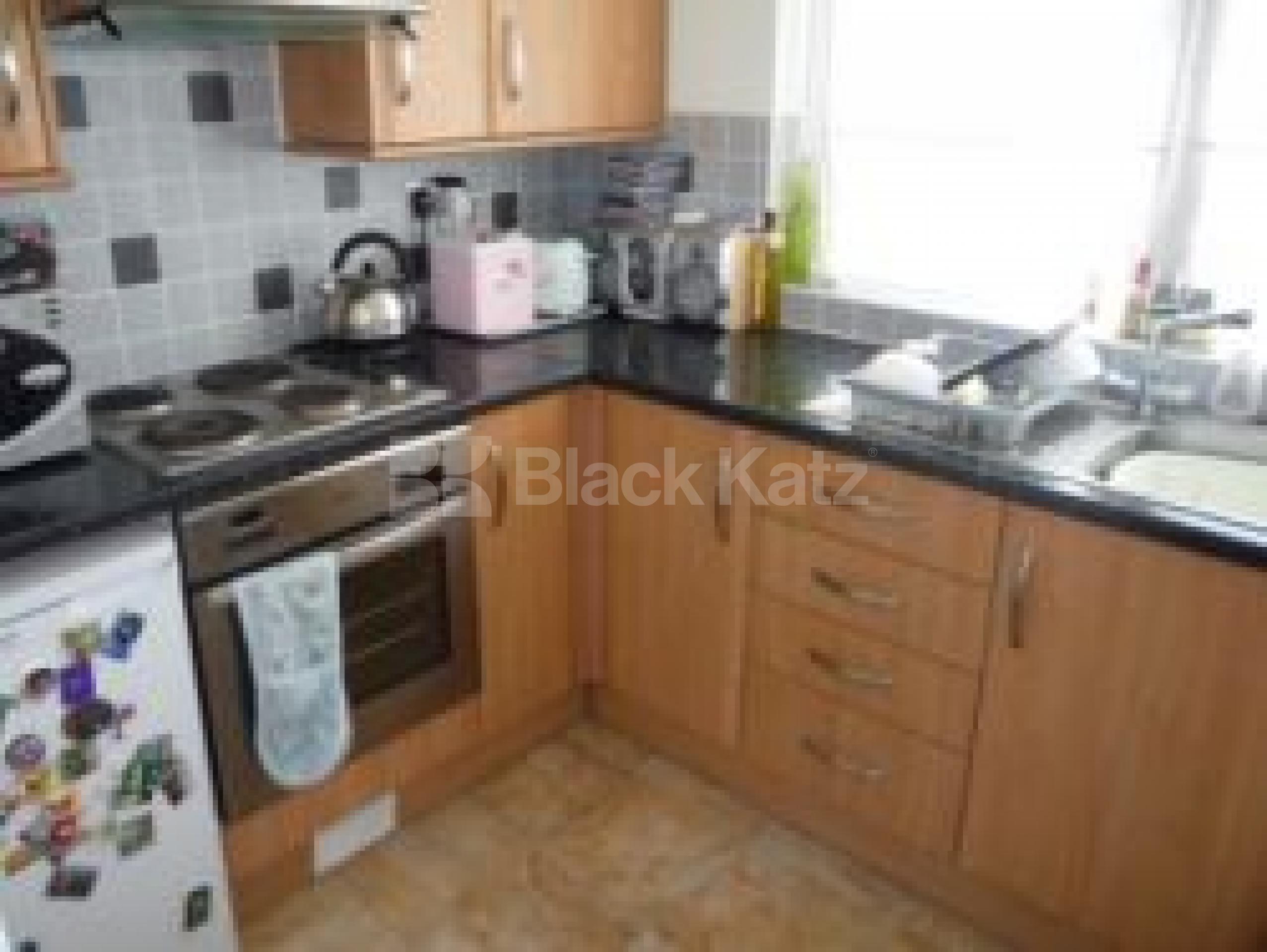 			BARGAIN ONE BED FLAT IN CENTRAL CROUCH END!, 1 Bedroom, 1 bath, 1 reception Flat			 Topsfield Parade, CROUCH END N8 N8